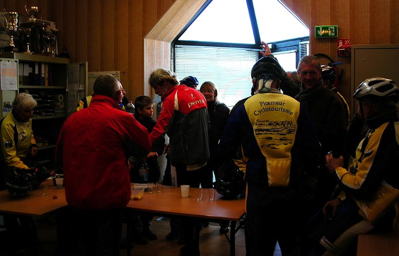 2011-12-18 16 Convivialite toujours.JPG